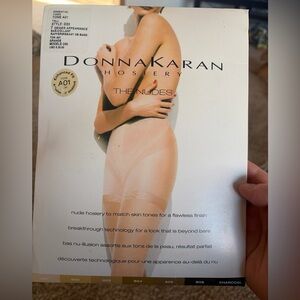 Donna Karan Hosiery The Nudes Essential Toner Tone A01 Size Tall D55 Denier New